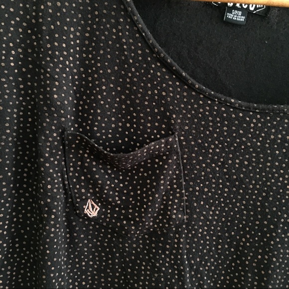 Volcom Cropped T-shirt.  Cap Sleeves - Picture 2 of 4